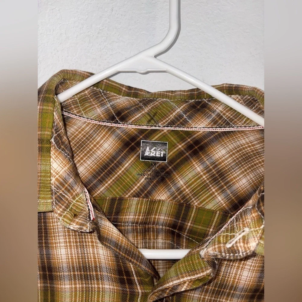 REI men brown